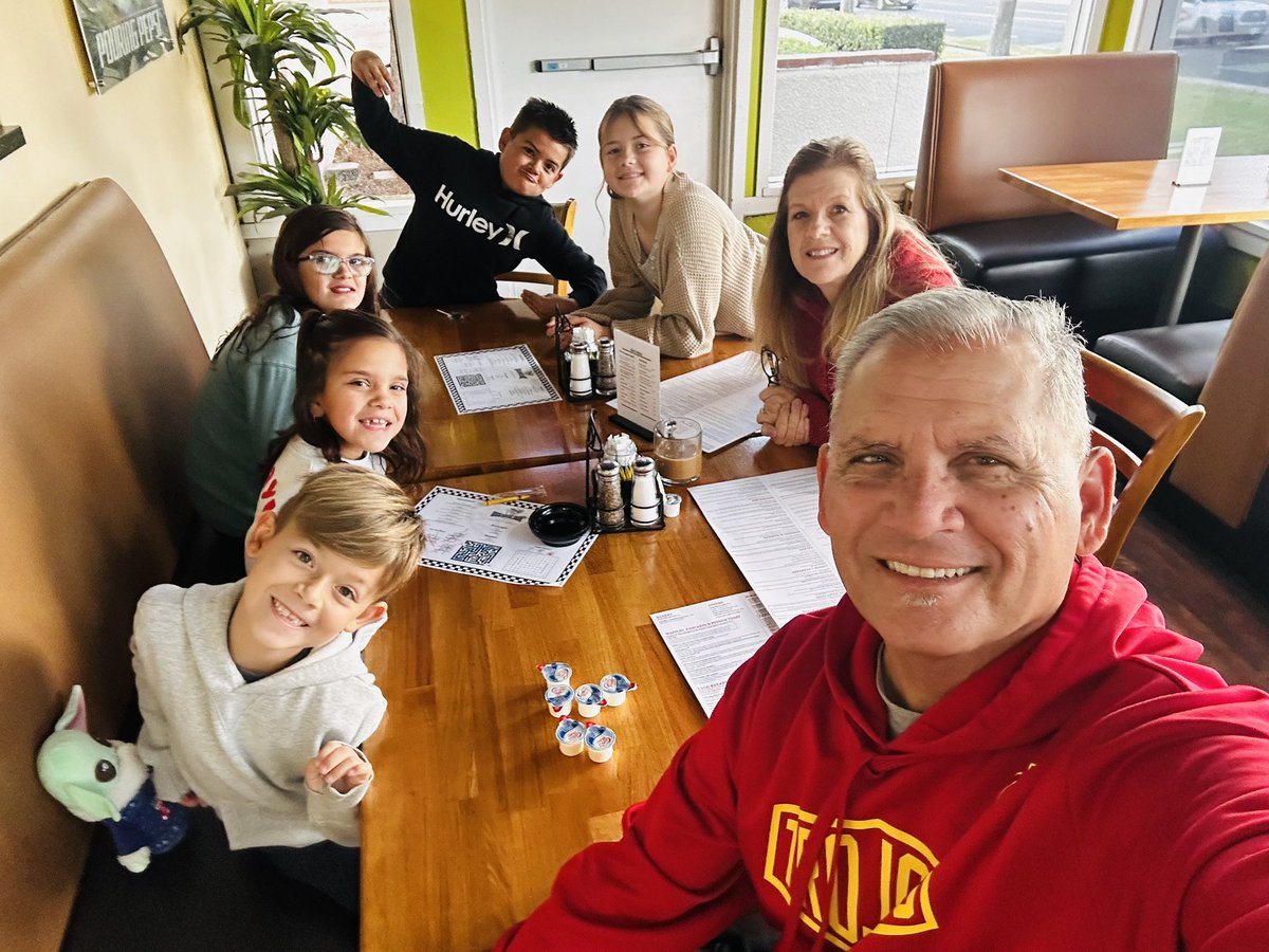 NKaravedas's tweet photo. Tradition: Christmas Eve πbreakfast with the Grands!
Have a wonderful holiday everyone β€οΈππ½
#NanaPapaLove #Blessed #Legacy #GreatTimeLife https://t.co/qT2m3vMReD