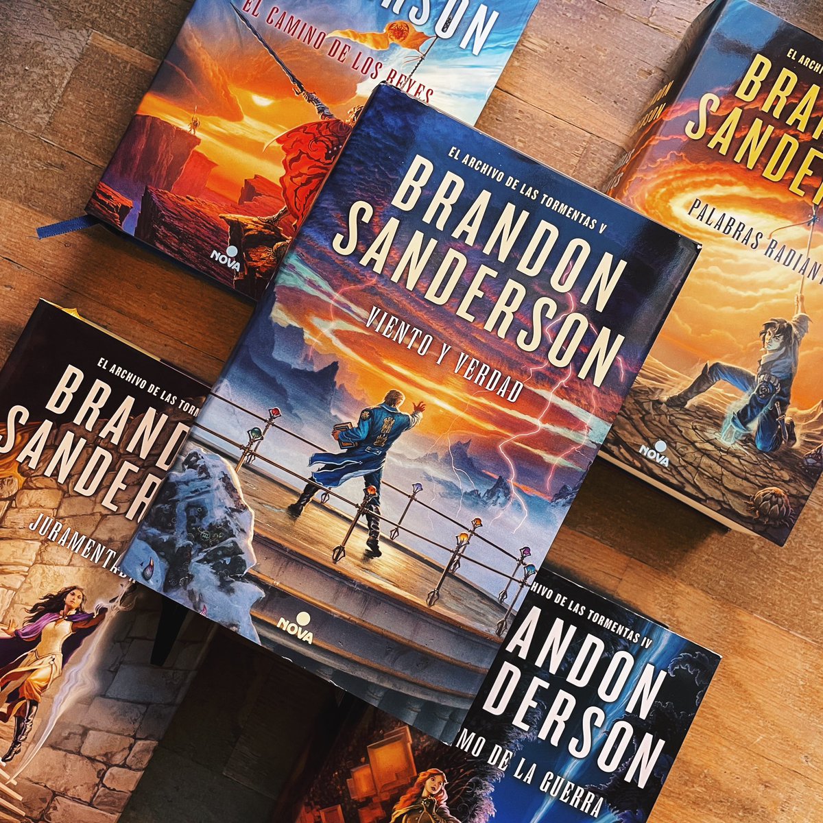 Ya he subido la reseña sin spoilers de Viento y Verdad en el sitio habitual, y pronto os traeremos al podcast la versión full spoilers 👀

Os dejo dónde leerla a continuación ⬇️