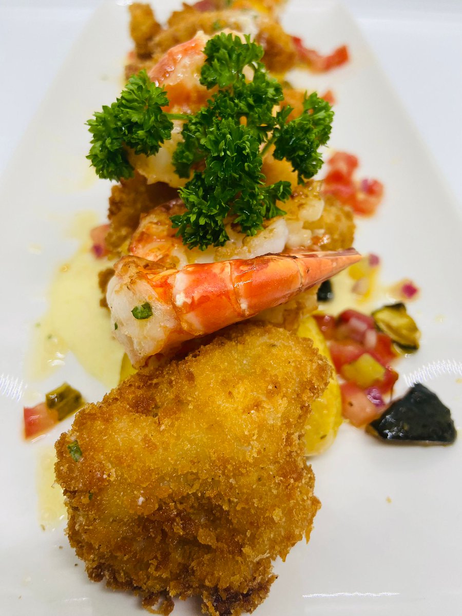 oldecastlebar's tweet photo. ✨ Golden Crumb Monkfish Cheeks ✨
🌟 Served with:
🥔 Sauté Potato
🥦 Cauliflower Gratin
🥕 Roasted Vegetable Garnish
🍅 Tomato &amp; Olive Salsa
🍋 Lemon Cream 
A perfect combination of flavours to savour. Treat yourself to this delightful dish! 💛

#DeliciousEats #FoodieFavorites https://t.co/CQQuRsj79k