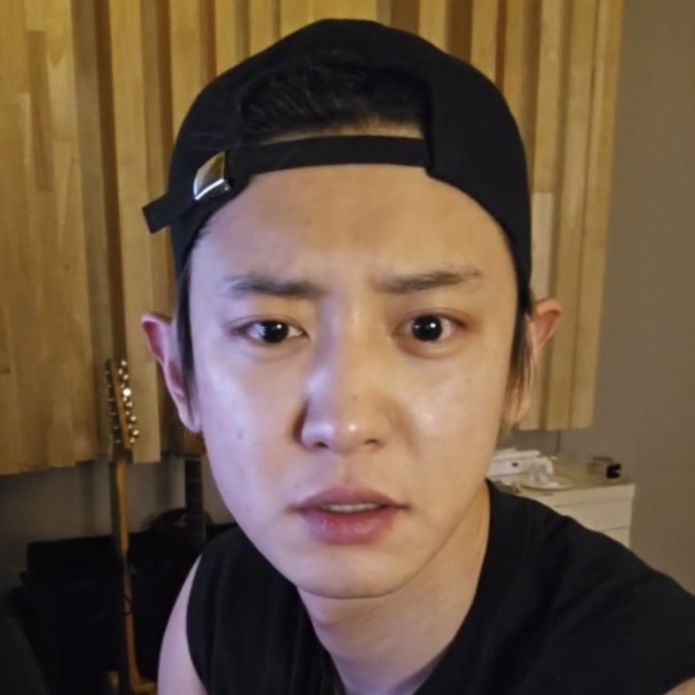 kokobopub's tweet photo. mishaps that can ONLY happen to exo
 https://t.co/j3Onacn6DI