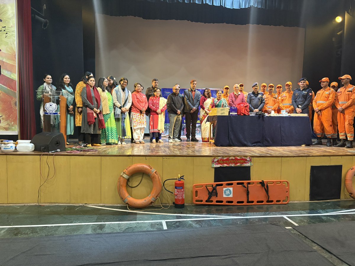 Let’s arm ourselves with knowledge on emergency preparedness! #DisasterManagementDrill conducted by National Disaster Response Force for students of #AhclonIntl, educating them on emergency response &amp; preparedness <a href="/NDRFHQ/">NDRF India I राष्ट्रीय आपदा मोचन बल 🇮🇳</a> <a href="/ashokkp/">Ashok Pandey</a> <a href="/y_sanjay/">Sanjay Yadav</a> <a href="/pntduggal/">PUNEET DUGGAL</a>