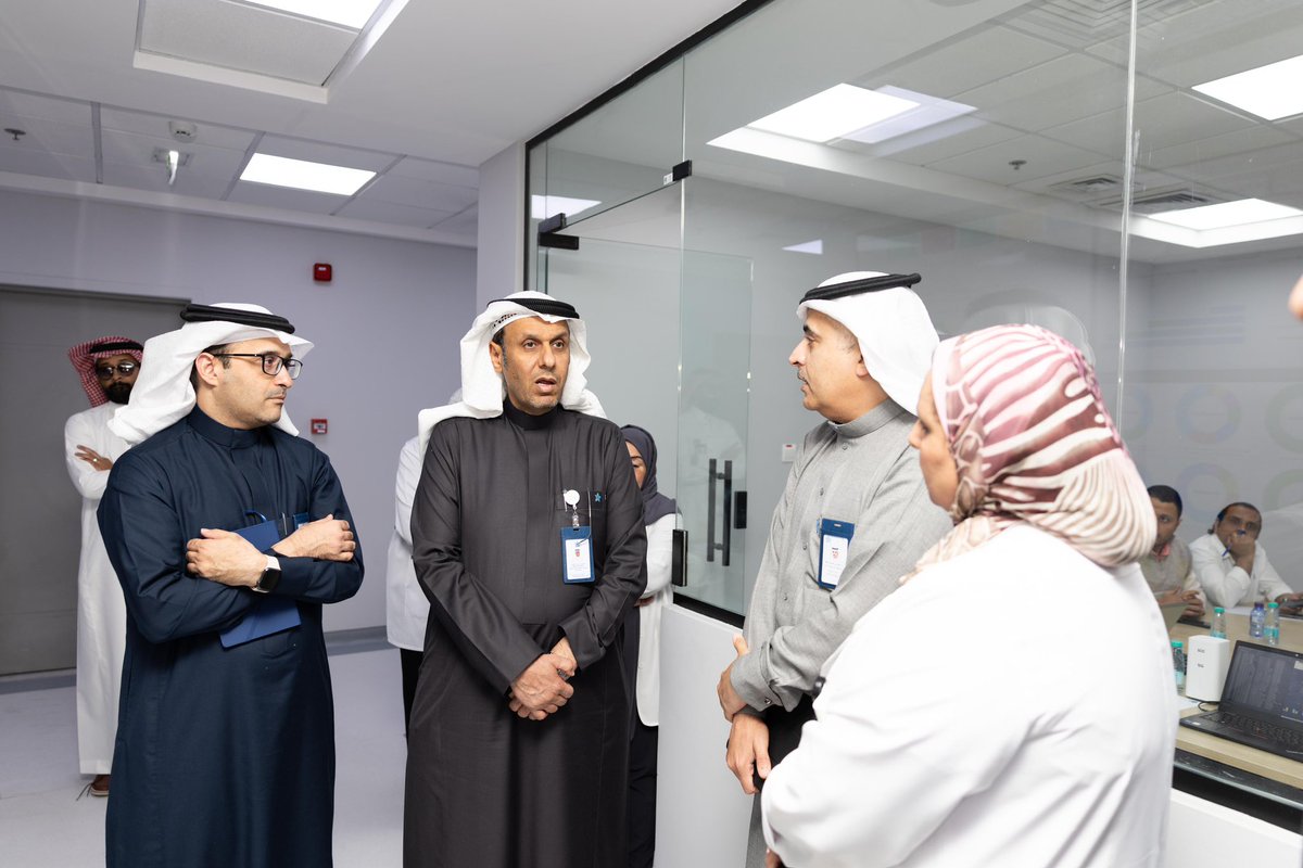 AlAhsaHC's tweet photo. تابع : 
واختتم اللقاء بزيارة ميدانية لعدد من المشاريع التطويرية الجديدة في مستشفى الملك فهد بالهفوف ومركز الأمير سلطان لمعالجة أمراض وجراحة القلب ومختبر الجفر للاطلاع على المشاريع وسير العمل فيها. https://t.co/srXgQCpYs9