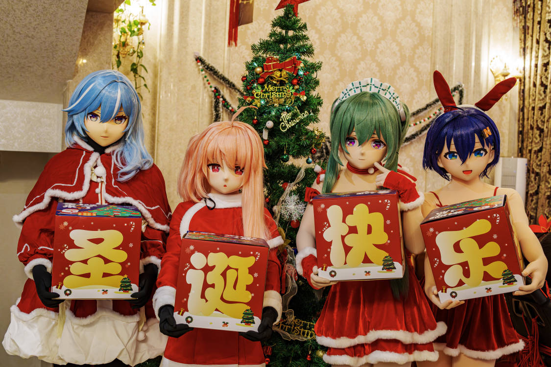 圣诞快乐🎁～
Merry Christmas

从左到右:
<a href="/QUQU_kigg/">咖啡☕屈</a> 
<a href="/Criss1573/">Criss</a> 
<a href="/IcyMoonscar/">月凉丶莫离殇（凉月Moon）</a> 
<a href="/0xffffffff103/">溢出！</a> 

📸:<a href="/Taigei_GD/">大鲸</a>