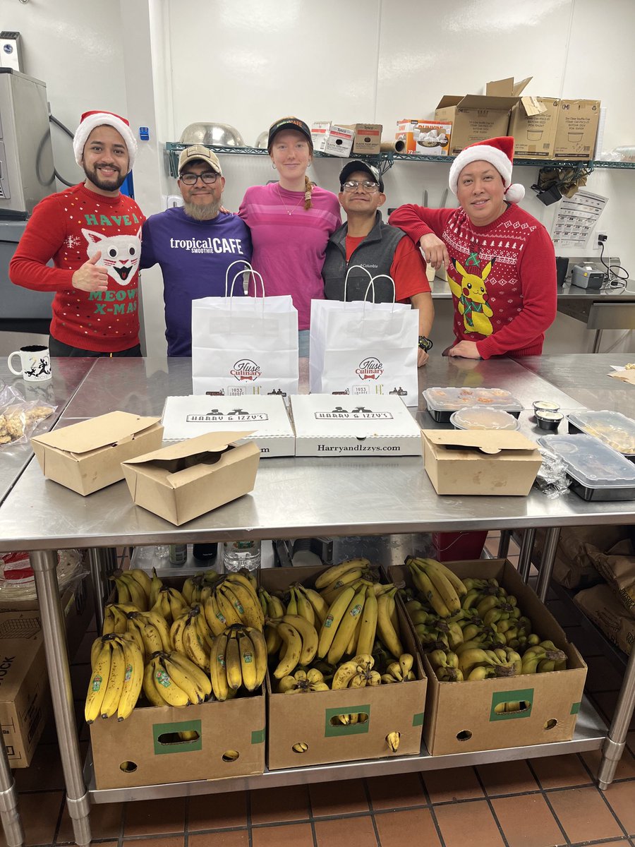 What better way to treat our #tropicalsmoothie team on Christmas Eve than w ⁦<a href="/HuseCulinary/">Huse Culinary</a>⁩ luncheon!  Happy Holidays!