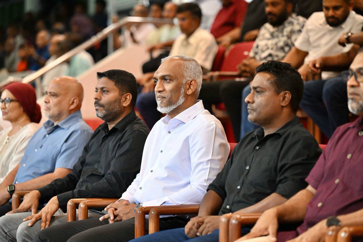 ގޯލްޑްކަޕް މުބާރާތުގެ ފައިނަލް މެޗަށް ރައީސް <a href="/MMuizzu/">Dr Mohamed Muizzu</a> ގަލޮޅު ދަނޑަށް!