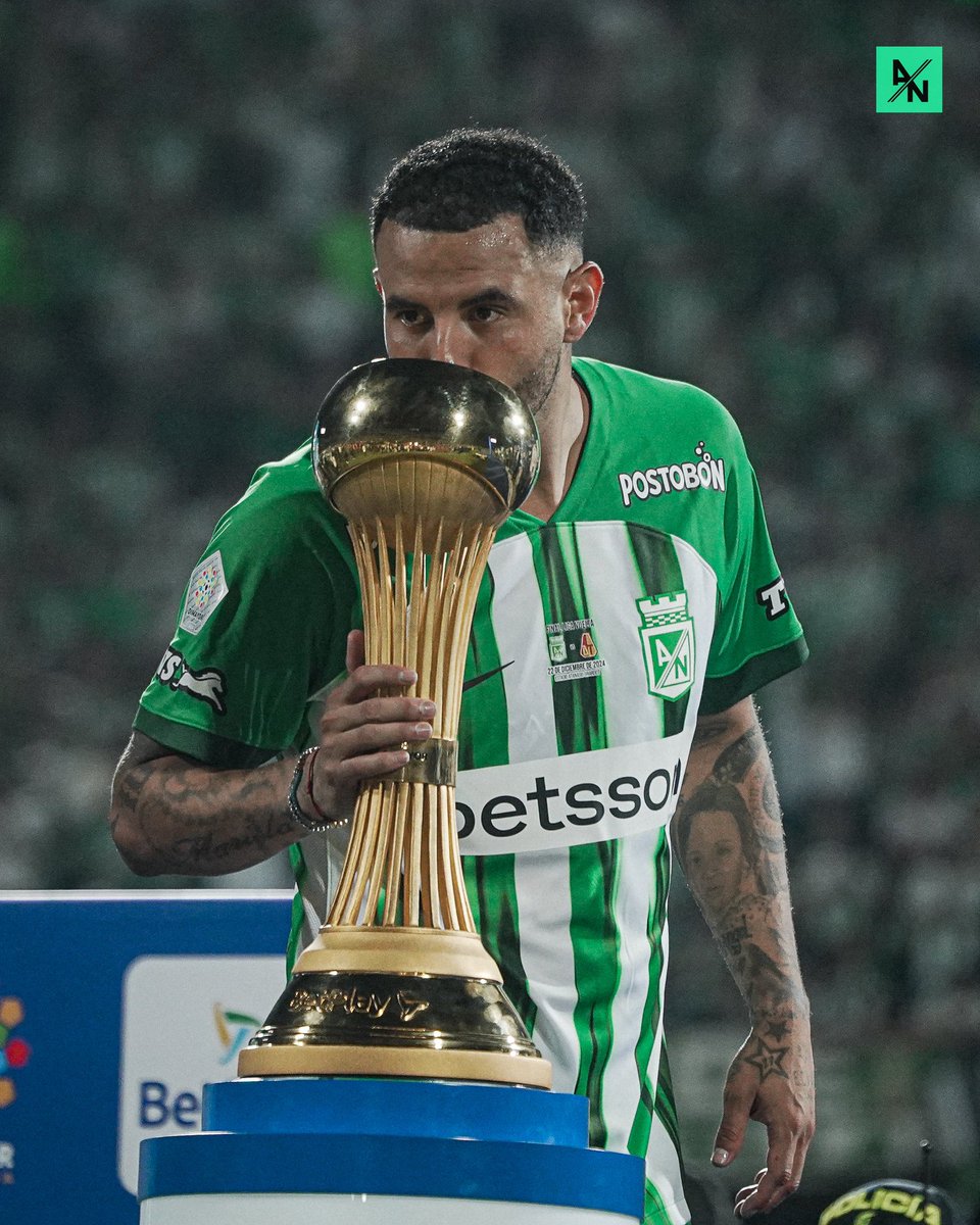 juandl84's tweet photo. Cuando volvió, le prometió a la dirigencia que íbamos a ser campeones.

El resto es historia. https://t.co/w5YRGiVkLi