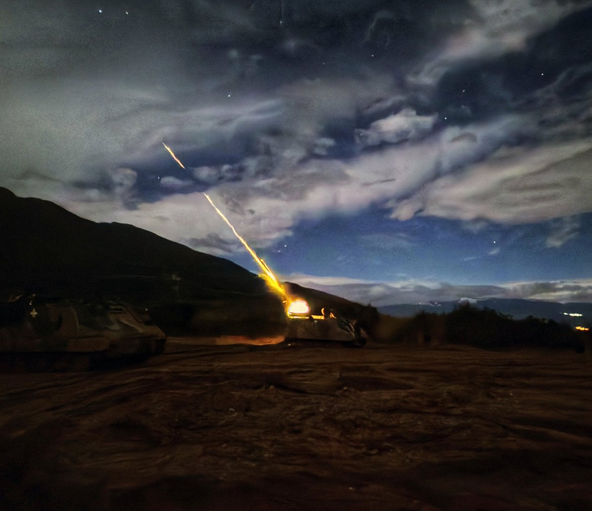 e_amyna's tweet image. Υπέροχες λήψεις από τις νυχτερινές βολές με οπλικά συστήματα Πεζικού από τους εκπαιδευόμενους Ανθυπολοχαγούς και Μόνιμους Λοχίες Τάξης 2024 στο Πεδίο Βολής Αρμάτων Λιτοχώρου.  
#HellenicArmy