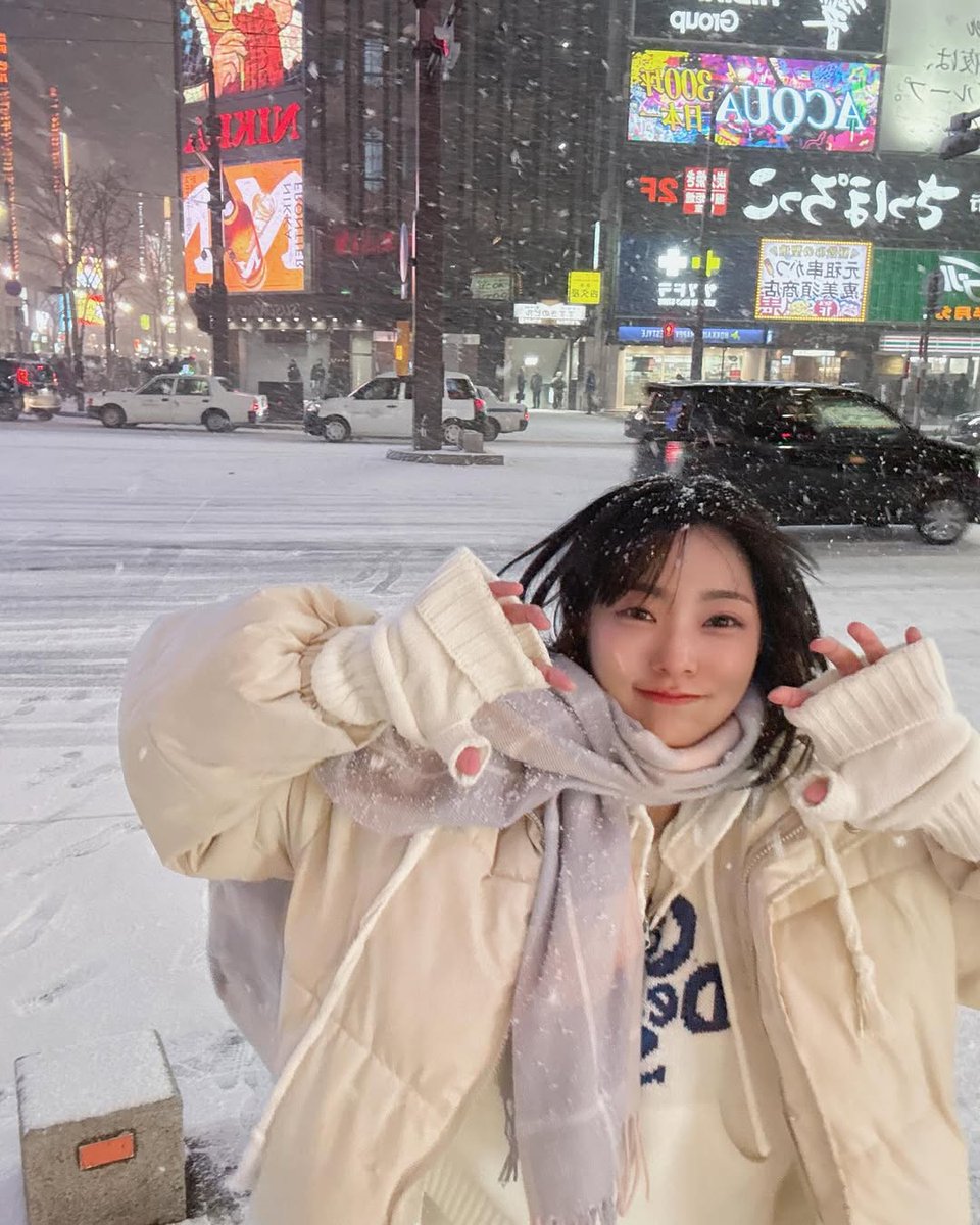 Weekly_QWER's tweet photo. Dec,24,2024 Siyeon instagram post (2)

🎄☃️❄️

#QWER #SIYEON #SIYOMING #시연 #시요밍 #しよみん #큐떱 https://t.co/GdOxiaQVac