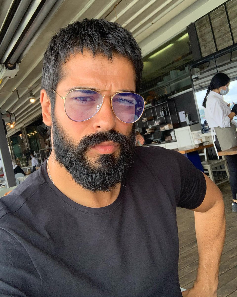 UniNovelas's tweet image. Feliz cumpleaños a nuestro galán favorito de #AmorEterno 😍, disponible #EnViX 👉 Conoce más en el link de la BIO. ¡Happy Birthday @burakozcivit  🎂! #ViXContent 

📸Burak Ozcivit