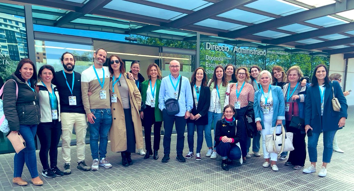 Feliz noche, feliz Navidad desde Urgencias <a href="/GVADrPeset/">DS Doctor Peset</a>  
Muy grandes 24/7/365 💙

#EspecialidadMUE