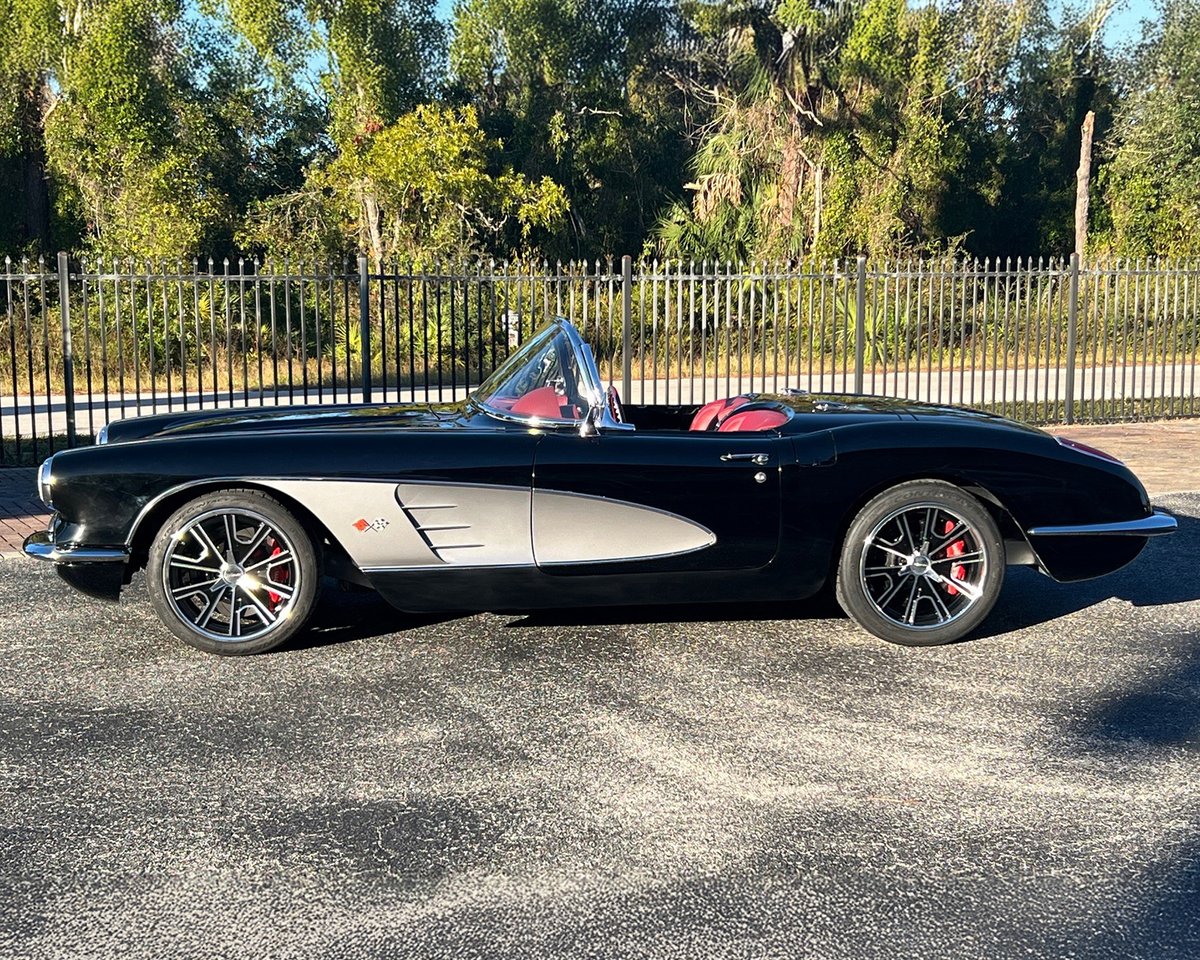 Barrett_Jackson's tweet photo. @chevrolet With side-draft stacked injection, Holley management and sitting on an #ArtMorrison IRS chassis with #RideTech coilovers, it’s #performance and style all in one. Selling with No Reserve at the 2025 #Scottsdale Auction, Jan. 18-26 at WestWorld.
Learn more: https://t.co/1e1r4Ymsca https://t.co/ulXUOZNVMz