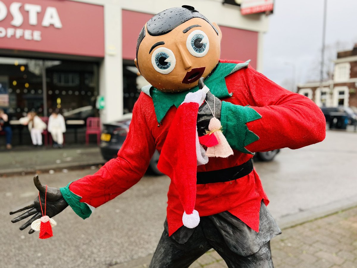 matt_cork's tweet photo. Christmas eve walks… 🎄🌅 

#december #christmaseve 
#highlegh #timperley 
@FrankStatue @mr_sidebottom 
#merrythingy #sunset https://t.co/PSuOf13nuy