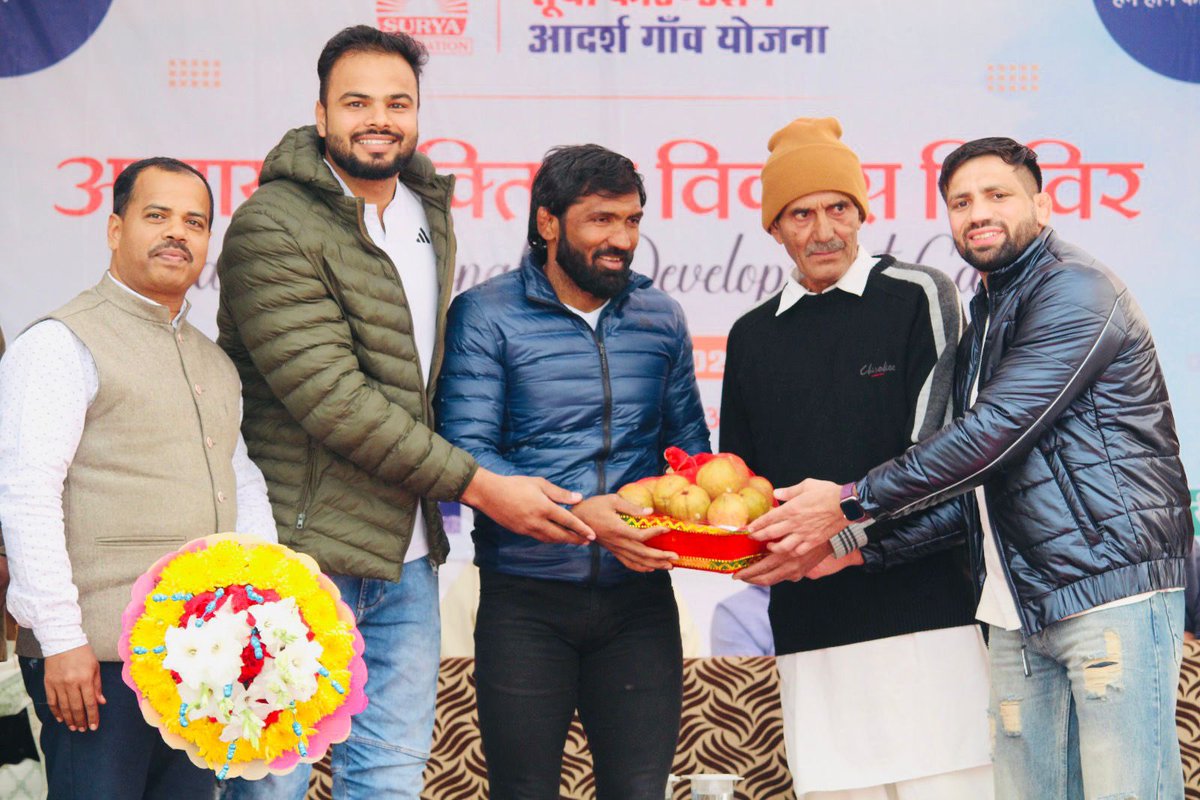 DuttYogi's tweet photo. झिंझोली, सोनीपत में सूर्या फाउंडेशन द्वारा आदर्श गाँव योजना के अंतर्गत "व्यक्तित्व विकास शिविर" के आयोजन पर छोटे भाई और ओलिपिक पदक विजेता रवि दहिया और सुमित अंतिल के साथ जाने का अवसर रहा।

शारीरिक, व्यवहारिक और मानसिक प्रशिक्षण के ऐसे शिविर समाज उत्थान में बहुत बड़े सहायक हैं। https://t.co/8qe99kKNvL