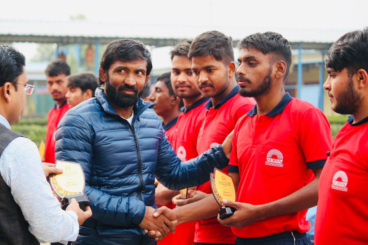 DuttYogi's tweet photo. झिंझोली, सोनीपत में सूर्या फाउंडेशन द्वारा आदर्श गाँव योजना के अंतर्गत "व्यक्तित्व विकास शिविर" के आयोजन पर छोटे भाई और ओलिपिक पदक विजेता रवि दहिया और सुमित अंतिल के साथ जाने का अवसर रहा।

शारीरिक, व्यवहारिक और मानसिक प्रशिक्षण के ऐसे शिविर समाज उत्थान में बहुत बड़े सहायक हैं। https://t.co/8qe99kKNvL