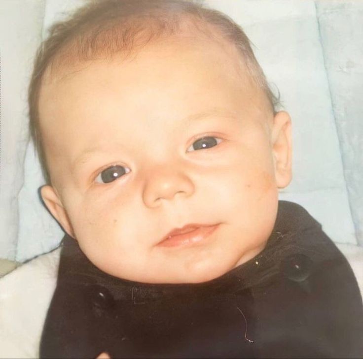 BoybandsCrazy's tweet photo. @Louis_Tomlinson
I Just Want To Say A Big Happy 33rd Birthday To My Sunshine Louis 🌞 
Hope You Had A Fabulous Day With All Your Family&amp;Friends!! I Love You So Much!💙🎈🎉😘🎁 Xo Your Mom Would Be So Proud Of You,She’s Looking After You In Heaven!💛👼🏻#HappyBirthdayLouisTomlinson https://t.co/FOC8EQnHPD