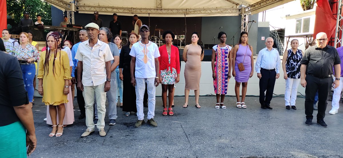 Banco Central de Cuba (@bancocentralcub) on Twitter photo 📍 Inicia acto de entrega de sellos a #BancariosCubanos del <a href="/BancoCentralCub/">Banco Central de Cuba</a> que alcanzaron entre 5 y 20 años el Sistema Bancario y Financiero Nacional, en el año en que se cumplió el aniversario 64 de la nacionalización de la banca.
Trabajadores bancarios comprometidos con Cuba. 📍 Inicia acto de entrega de sellos a #BancariosCubanos del <a href="/BancoCentralCub/">Banco Central de Cuba</a> que alcanzaron entre 5 y 20 años el Sistema Bancario y Financiero Nacional, en el año en que se cumplió el aniversario 64 de la nacionalización de la banca.
Trabajadores bancarios comprometidos con Cuba.