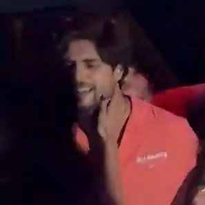 THOSE HAND PLACEMENTS??!?!?!? 

#PriyAnkit