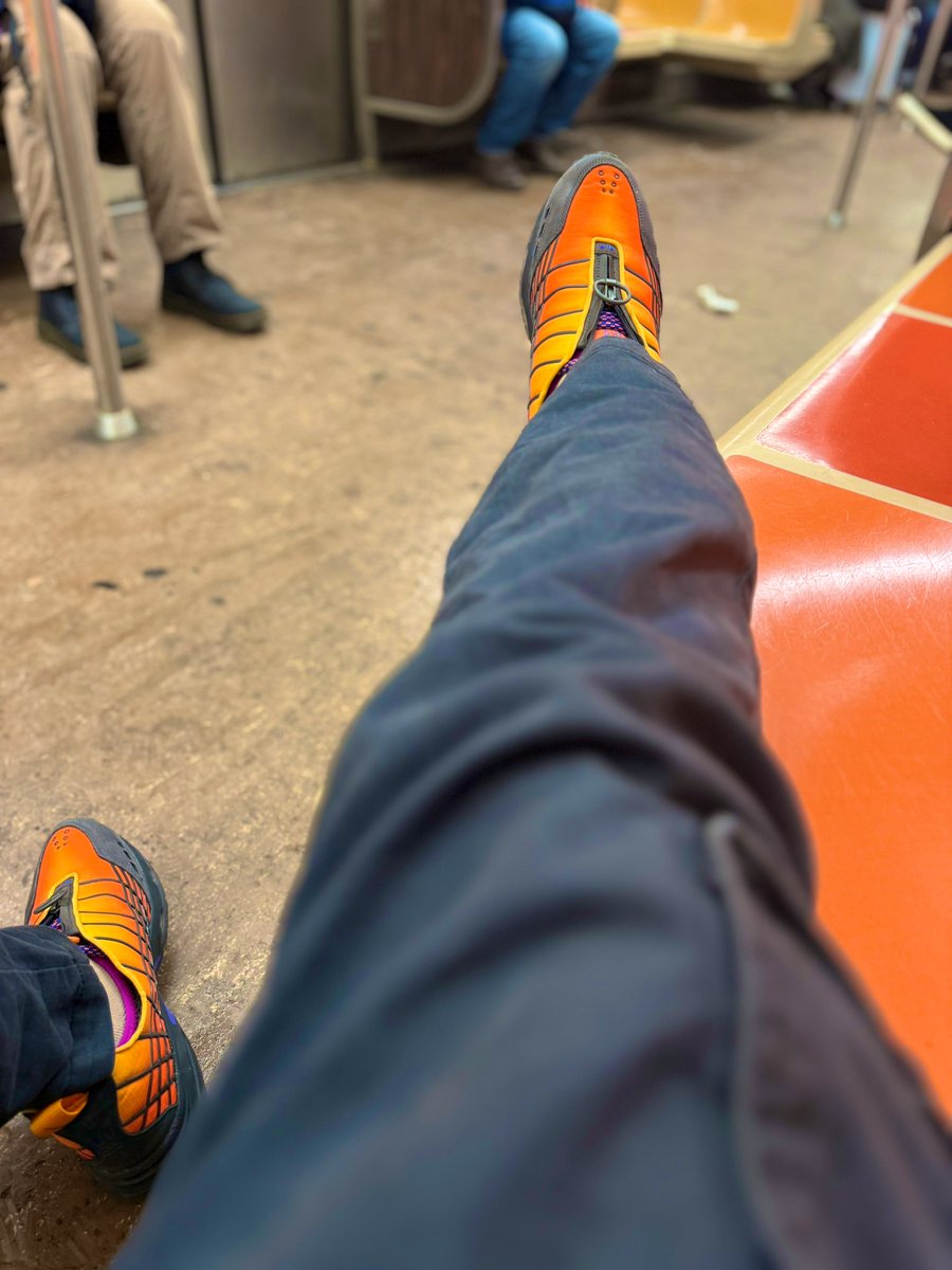 OffDisPlanett's tweet photo. I Am A Kid Of Immigrant I Am A king And This Is My Kingdom….
#KOTD #WDYWT #NiceKicks #SNKRSLiveHeatingUp https://t.co/5rNSOZ9EcK