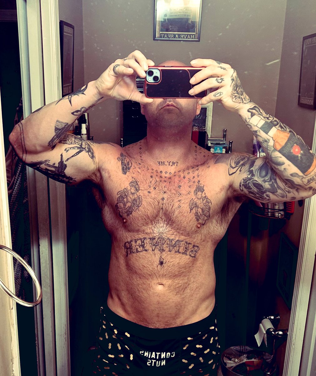 ZJuiceman's tweet photo. Hate the cut 😩 242lbs and counting https://t.co/JKBaQqJPx3