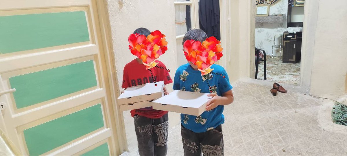 niikiikazemiii's tweet photo. مسئول خانه ایتام میگه هروقت غذا میفرستید بچها با ذوق میگن پیتزاست؟
ما معمولا ماهی یکبار پیتزا برای بچها درست میکنم ؛ آذر ماه نتونستیم فراخوان بزنیم.
دلمون نیومد بیشتر از این چشم انتظارشون بزاریم
پیتزای دونفره ۳۰۰ هزارتومن ؛ پیتزای یک نفره ۱۵۰ هزار تومن.
دل فرشته هاروشاد کنیم؟ https://t.co/n2GwNXRyNK