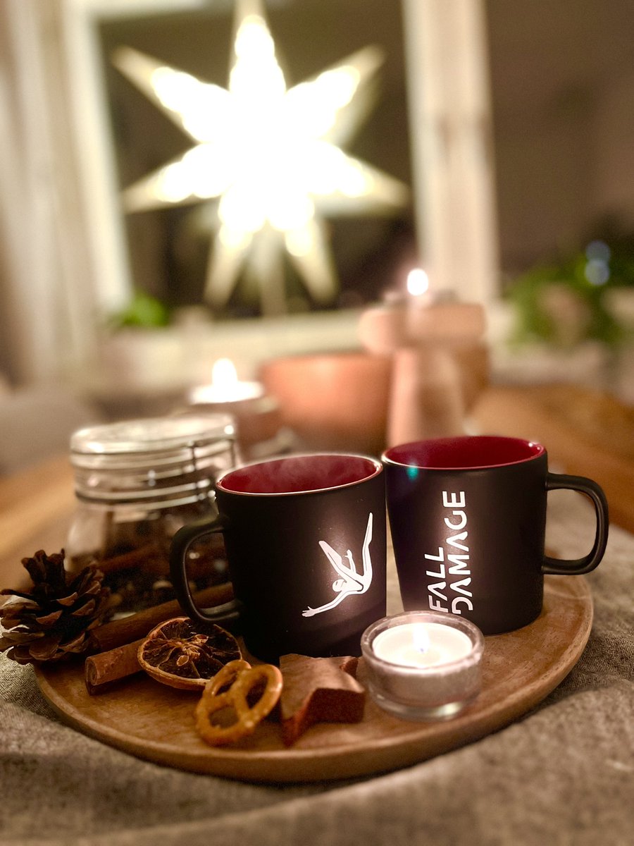 God Jul och Gott Nytt År🎄

Happy Holidays and Happy New Year!

We are so grateful to everyone who kept cheering us on throughout this crazy year. 

Fall Damage Team