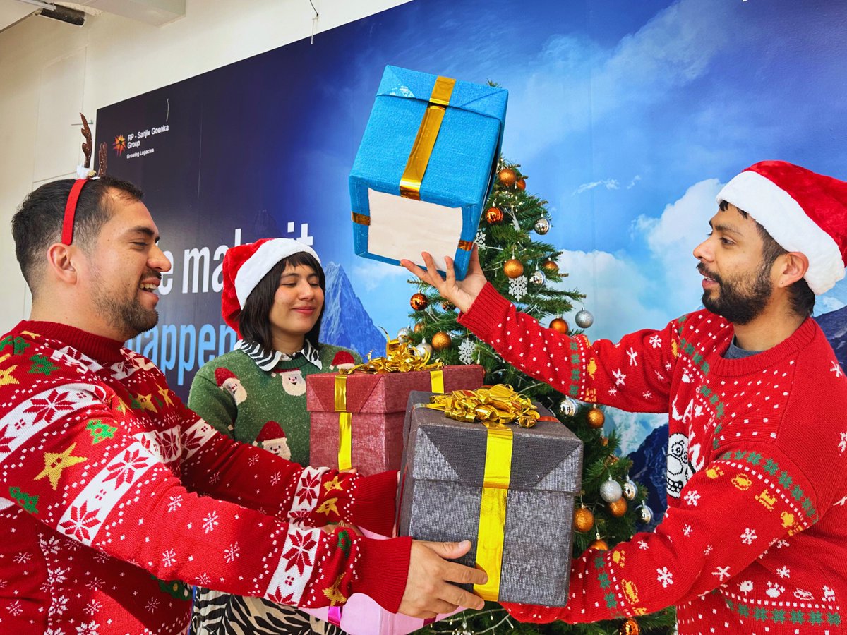 firstsource's tweet image. Here’s wishing everyone a very 𝗠𝗲𝗿𝗿𝘆 𝗖𝗵𝗿𝗶𝘀𝘁𝗺𝗮𝘀 𝗮𝗻𝗱 𝗛𝗮𝗽𝗽𝘆 𝗛𝗼𝗹𝗶𝗱𝗮𝘆𝘀 from all of us Firstsource! 🎄🌟
#LifeAtFirstsource #WeMakeItHappen