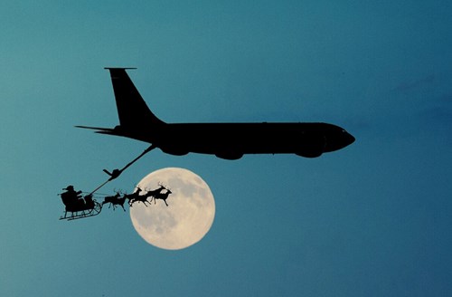 Shoutout to all the service personnel assisting Santa this christmas 🎅