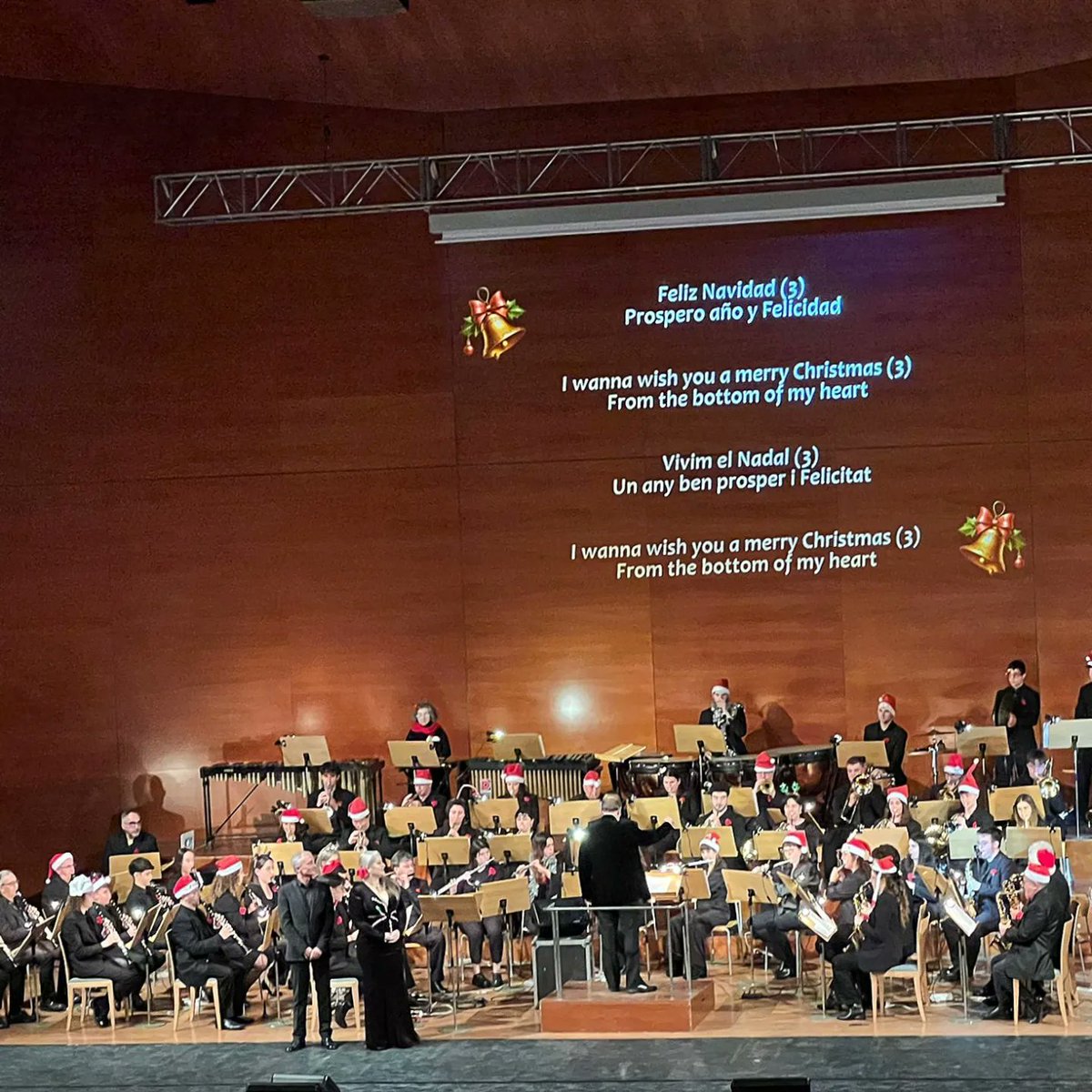 Després de l'èxit de diumenge i de tot el 2024,
la Banda us desitja...
BON NADAL!🎄🌹

Moltes gràcies per acompanyar-nos un any més!😊
. 
.
.
.
. 
#BML #bandamunicipal #bandamunicipaldelleida <a href="/AuditoriEG/">Auditori Municipal Enric Granados de Lleida</a> #auditori #nadal #dance #carmen #bizet #lleidatanament #Lleida