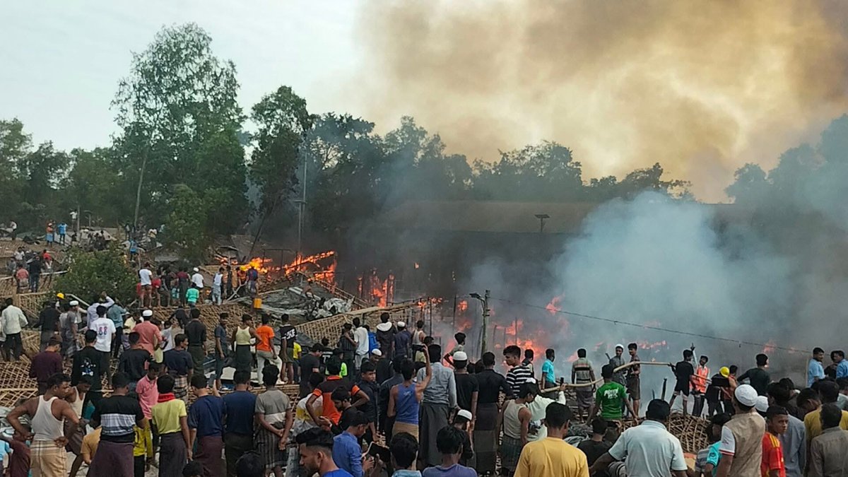 arsphrofficial's tweet photo. A massive Fire  incident occurring on December 24, 2024, at 12:30 PM in Camp 1W, Block F of the Rohingya Refugee Camp in Bangladesh. However, there have been recent fire incidents in other sections of the camps.

#arsph_official #rohingyalivesmatter 
#FireIncident #prayforthechildren 

Arakan Rohingya Society for Peace and Human Rights-ARSPHR