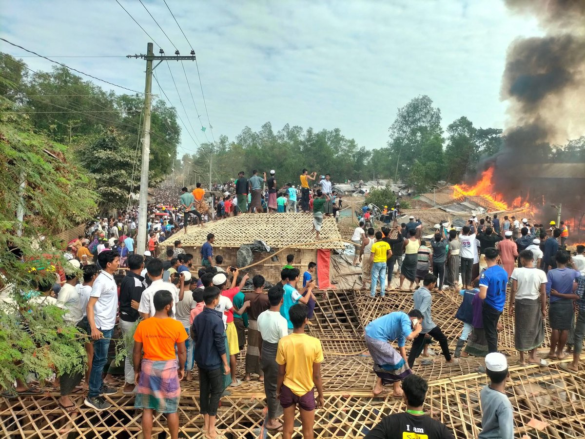 arsphrofficial's tweet photo. A massive Fire  incident occurring on December 24, 2024, at 12:30 PM in Camp 1W, Block F of the Rohingya Refugee Camp in Bangladesh. However, there have been recent fire incidents in other sections of the camps.

#arsph_official #rohingyalivesmatter 
#FireIncident #prayforthechildren 

Arakan Rohingya Society for Peace and Human Rights-ARSPHR