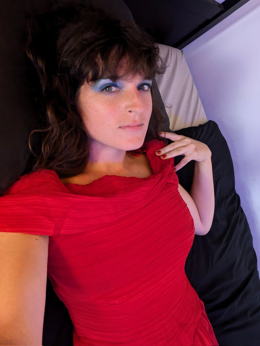 Mia Moore tweet media