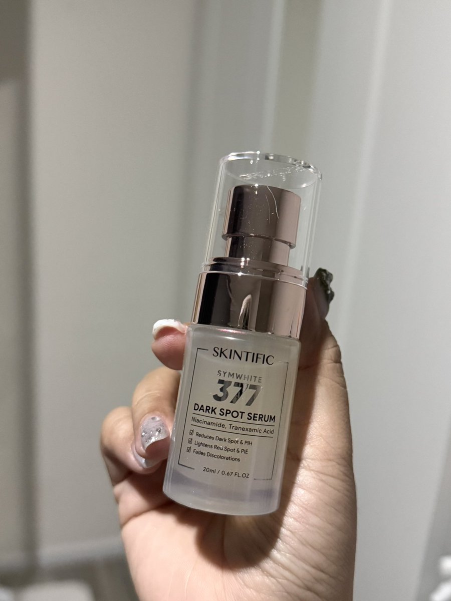อันนี้ของ skintific มันลดรอยดำไวจริงๆนะ ช่วงไหนปจดจะมาคือยกให้เป็นสกินแคร์ประจำตัวเลย สิวขึ้นหรอ ไม่เปนไร ใช้ตัวนี้ทาคือแผลเป็นจางไวมาก ตัวนี้ตอนกลางคืน+กันแดดตอนเช้า คือรอยหายไวแบบ โหห ยอม 🥺 รอยอื่นๆบนหน้าก็จางลงด้วย แบบได้ผลดีมากจริง