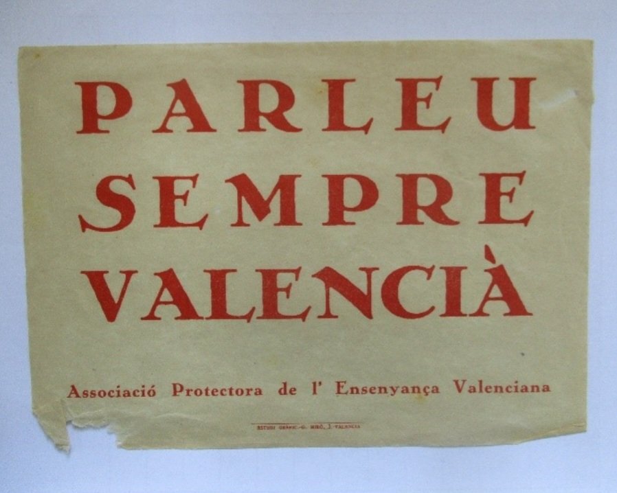 Bon Nadal a tota la gent que s'estima la llengua i la fa viure cada dia !! ❤️