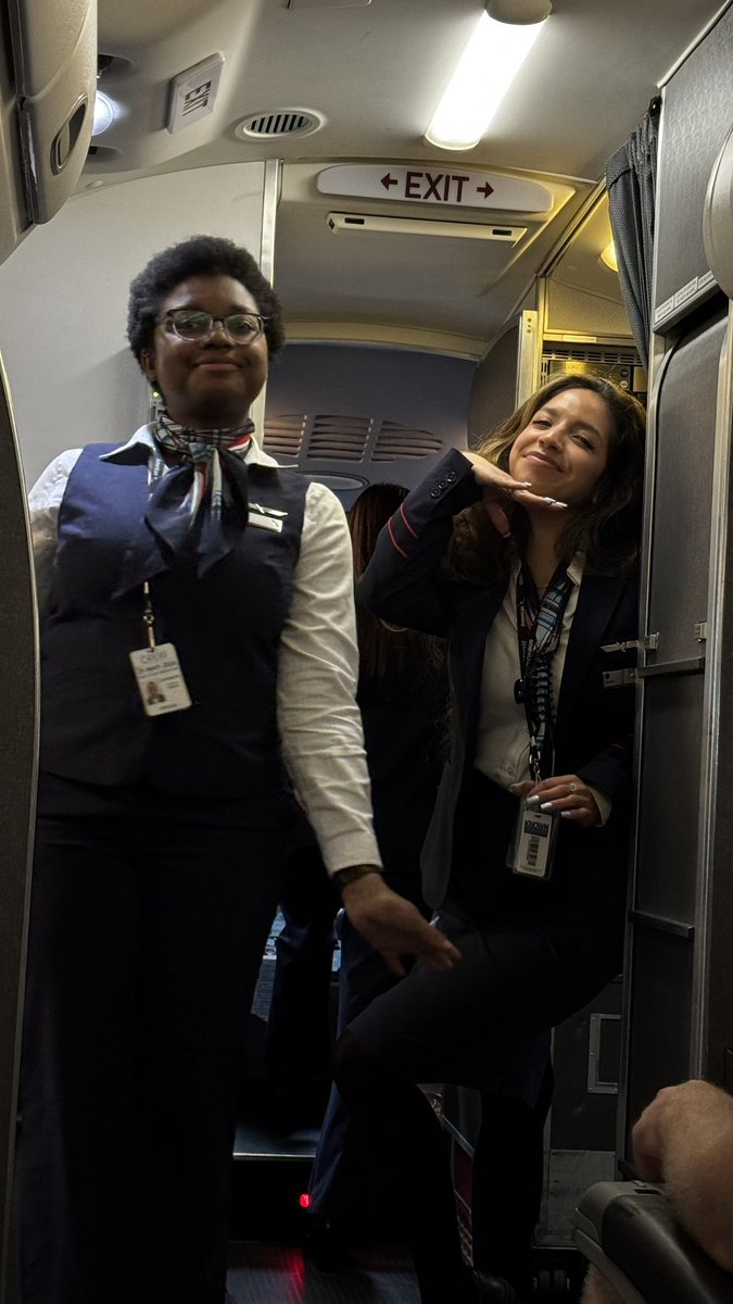Flight delayed to Laredo from DFW but flight crew in good holidays spirits <a href="/AmericanAir/">americanair</a> 

#HAPPYHOLIDAYS #ponyup 
#AmericanAirlines #Christmas