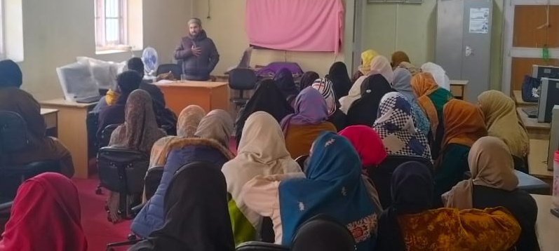 JKEDIKupwara's tweet photo. #JKEDI Kupwara organized an #Entrepreneurship Awareness Program at ITI Women's, Lalpora to inspire and educate participants about entrepreneurial opportunities, promoting self-reliance and economic growth.
@JKEDI4U
@Rajinder69JKAS
@dckupwara
@infokupwara https://t.co/gUnYGejF65
