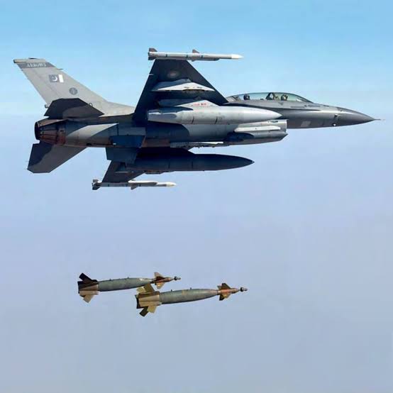 sohailahmedsa's tweet photo. The Sniper Advanced Targeting Pod (ATP) enhances the precision and lethality of PAF F-16s, enabling pinpoint targeting and ISR capabilities day or night. A game-changer for operational readiness.
#PAF #SniperATP #F16 https://t.co/GoWAjjrnWF