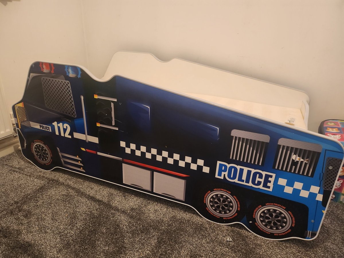 Free to a good home, more suited for a toddler, decent condition has a wee minor scratch, comes with a mattress n topper, preferably to someone who hasn't got much

DM if interested, located in coatbridge