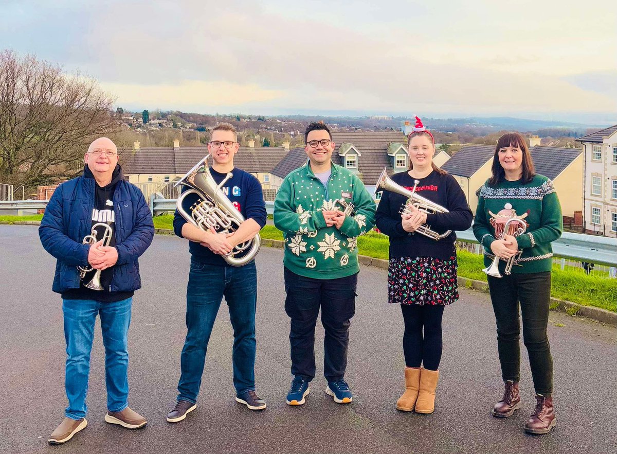 The one and only gig of “Hanbury Brass” on Christmas Eve around our lovely estate has officially become a tradition.🎄🎅🏻

Lovely to see so many neighbours coming out to listen 🎺🎄 #community #ChristmasEve