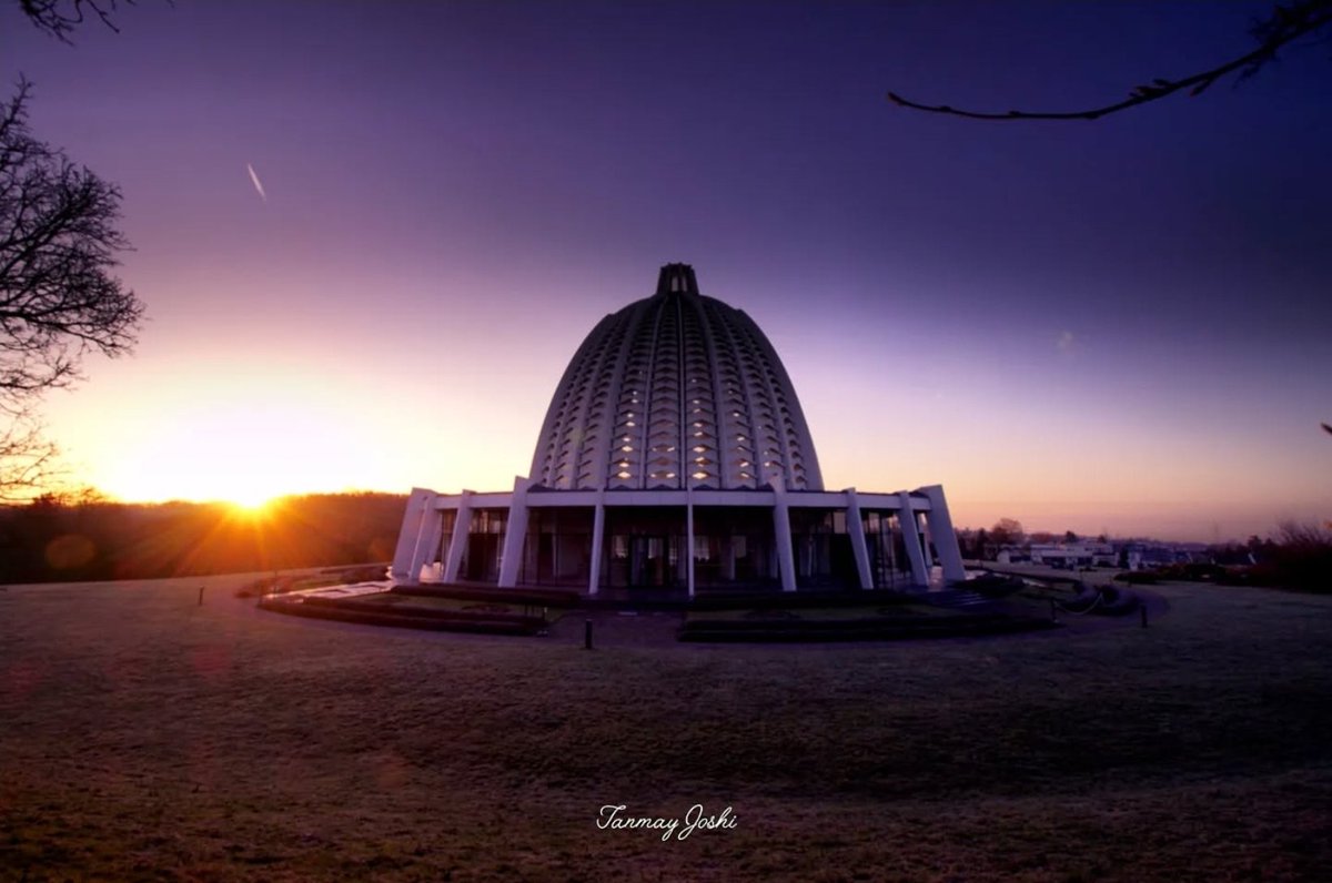 UpliftingWords9's tweet photo. Amazing #sunsetshot of the #Bahai #HouseofWorship in #Frankfurt #Germany. Photo by @tanmayj316 #BahaiFaith https://t.co/Lc73i91Ya1