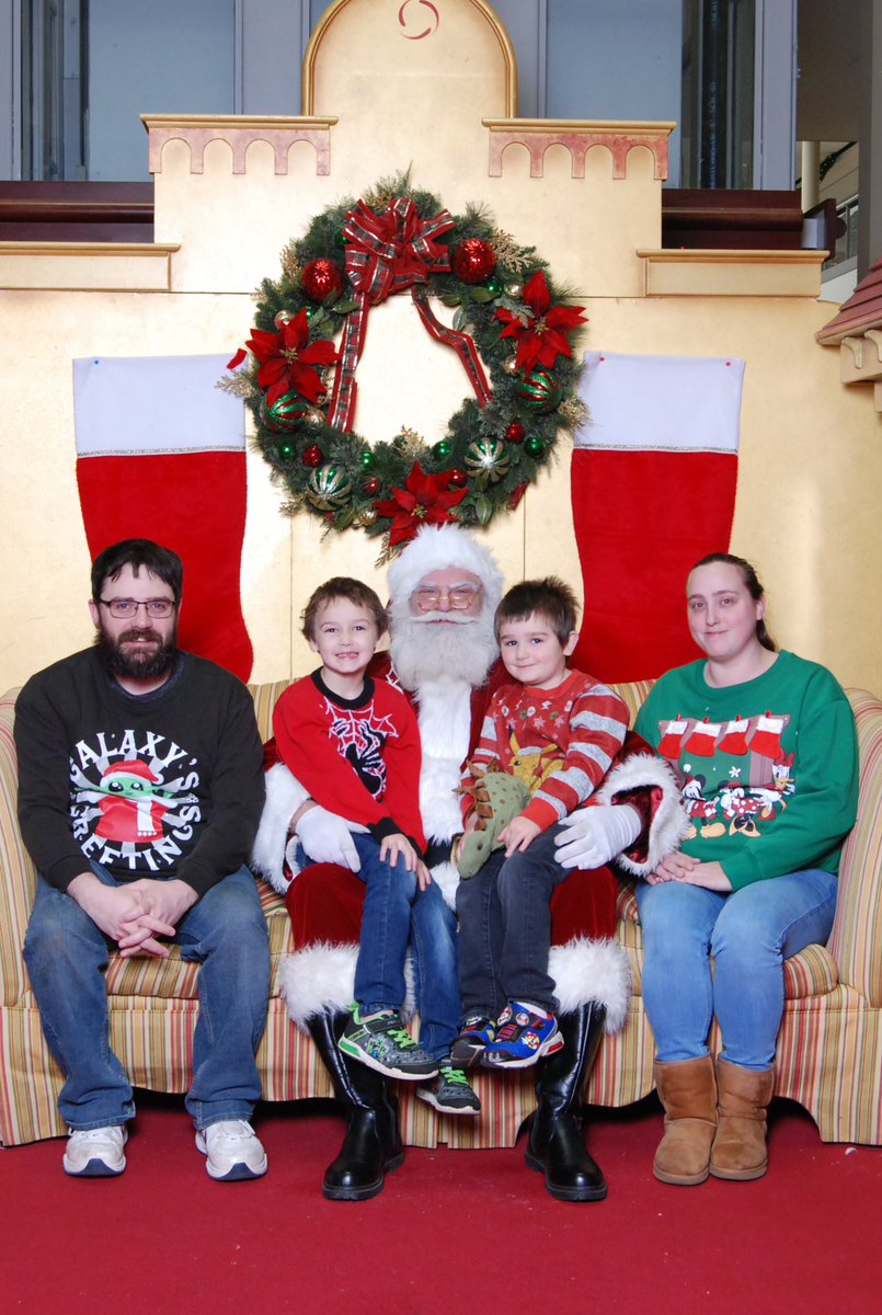 Just wanna say MERRY CHRISTMAS. I actually liked this years photo of us. I’m super happy with it