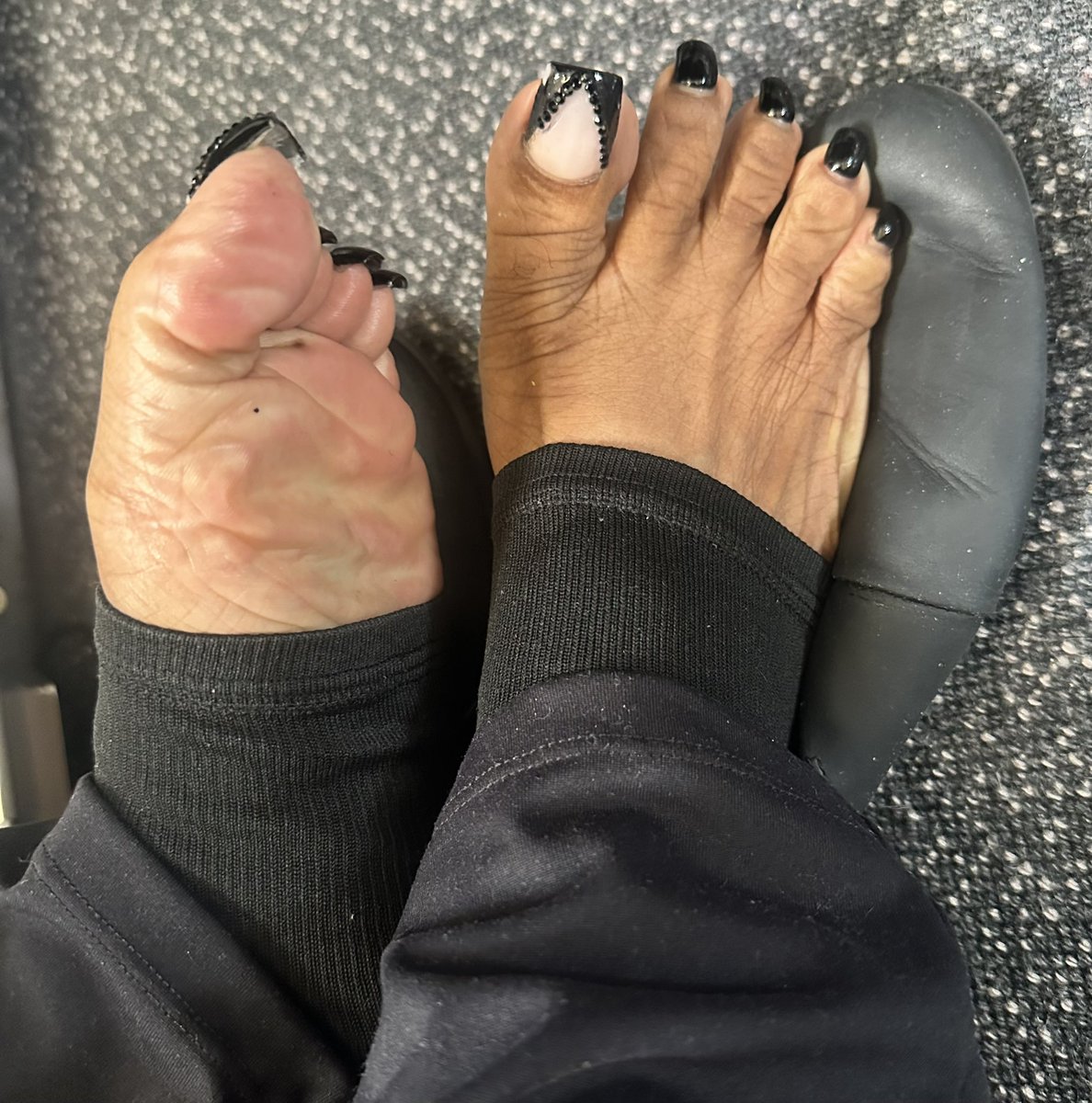 They got your Foot Bae working today 😩
Just a quick lil turn.

Currently in Philly….head back to ATL

Feet super sweaty though 👃🏽