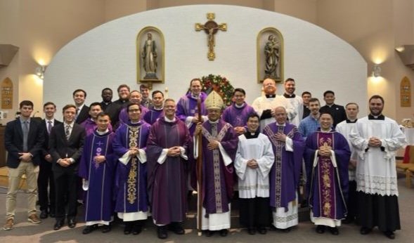 ArchlouVocation's tweet photo. Cuong Le received the Rite of Admission to Candidacy for Holy Orders during Mass prior to our Advent Gathering for seminarians & their parents. He is in his second year of 4 the Configuration Stage of seminary formation at Theological College #archlouvocations #PriestlyFormation https://t.co/ep2cWQlxI8