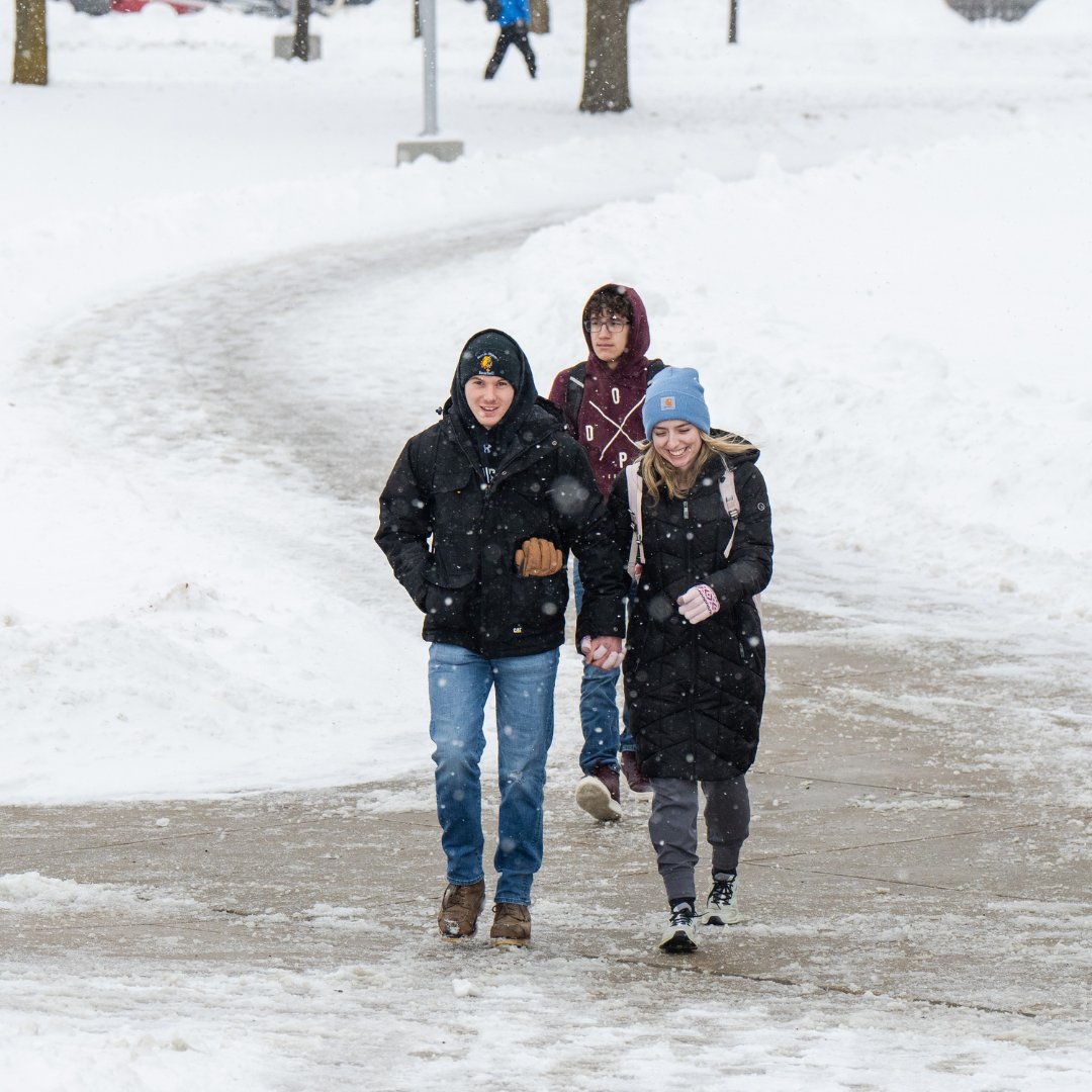 FerrisAdmission's tweet photo. It's *that* time of the year again.❄️ Time to complete your FREE Ferris State University application and prepare for snow! 🥶 BTW, the campus is breathtaking in the winter.
Apply at the link in bio.
#ferrisstateuniversity #collegeapp #apply #michigan https://t.co/JkQnwRpdcC