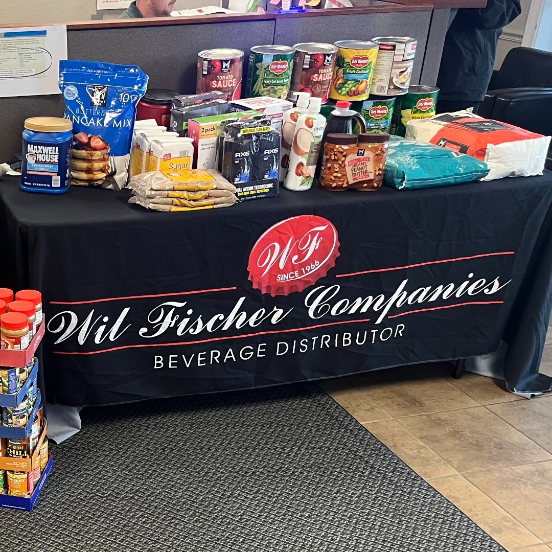 WilFischerPB's tweet photo. Our 16 employees here in Pop brought in 590.5 lbs of non-perishable items, and we partnered with United Gospel Rescue Mission to help those in need this holiday season.
Merry Christmas from our team to yours! We hope you have a happy and safe holiday season. 🎄🍻 https://t.co/eH0OckfBMJ