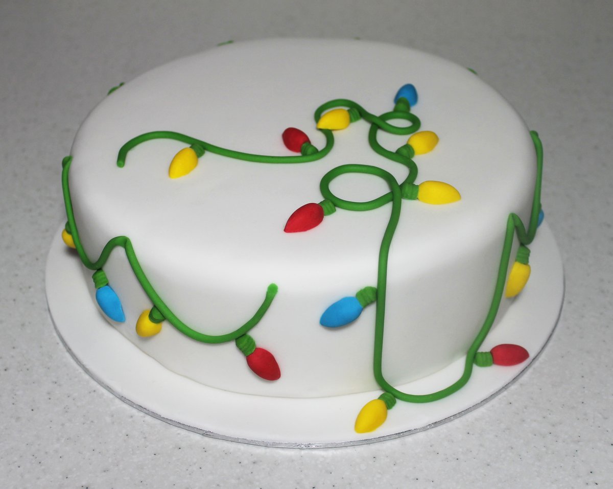 cakembakem's tweet photo. Christmas Lights Cake https://t.co/pv0spTk59D