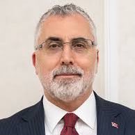 UmitDikbayir's tweet photo. %45 enflasyon var diye harçlara, cezalara, köprülere, yollara %45 zam yaptınız. Ezdirmeyeceğiz dediğiniz işçiye %30 zam yapıyorsunuz.

Firavun bile piramitlerde çalışan kölelere daha fazla ücret ödedi. 

Modern köle arıyorsunuz! 
Kırbaç cezası da verin tam olsun! https://t.co/CgsHXrFtke