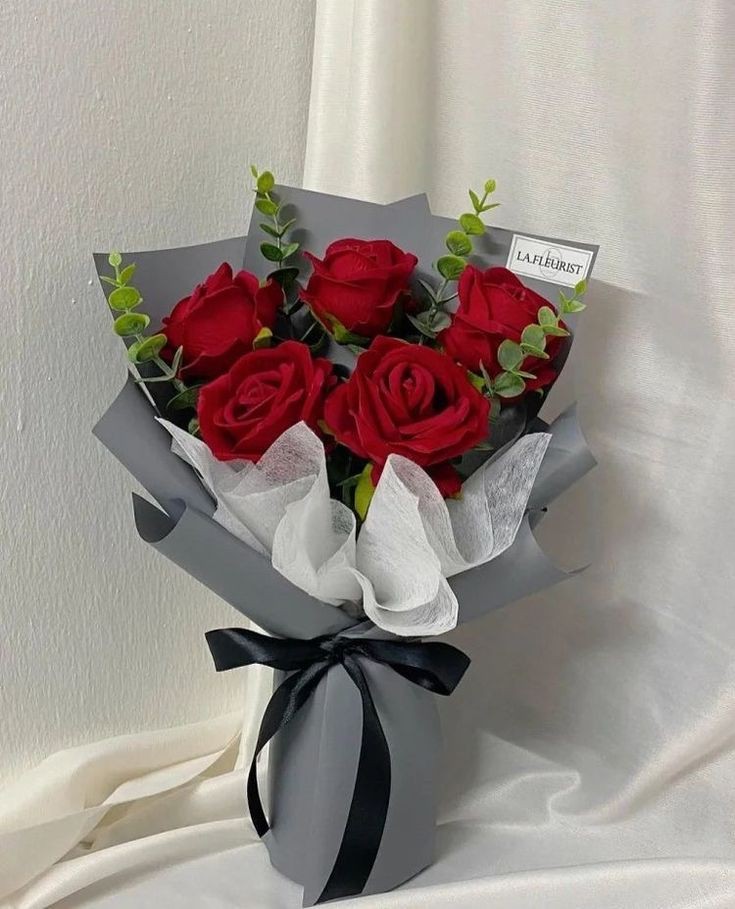 HostravForLife's tweet photo. Handpicked Flowers always guarantee an unforgettable experience for your loved one. 
#hostrav #virtual #flowers #giftsforher https://t.co/cEWrtOqdOe