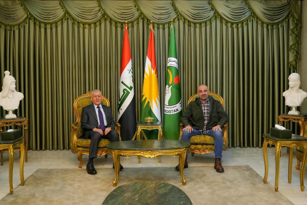 LIbrahimahmed's tweet photo. کوردی | عربي
بافڵ جەلال تاڵەبانی، سەرۆکی یەکێتیی نیشتمانیی کوردستان لە دەباشان پێشوازیی لە بەڕێز د. لەتیف جەمال رەشید، سەرۆککۆماری عیراق کرد.
#Latif_Jamal_Rashid
#Iraqi_President
#Bafel_Jalal_Talabani
#President_of_the_Patriotic_Union_of_Kurdistan
#Dabashan https://t.co/68EZd1e0xA