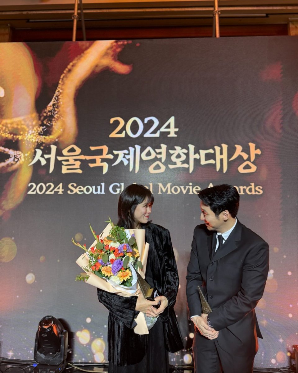 byunyeohan's tweet photo. 서울국제영화대상🎬 모두 축하드립니다🎬 김성철대표님 김세휘 감독님 신혜선 이엘 누나 콘테츠지오 류지은팀장님 이원재 이사님 cgv 조진호상무님 🖤영화 그녀가 죽었다🎬 https://t.co/514f0HZTxv