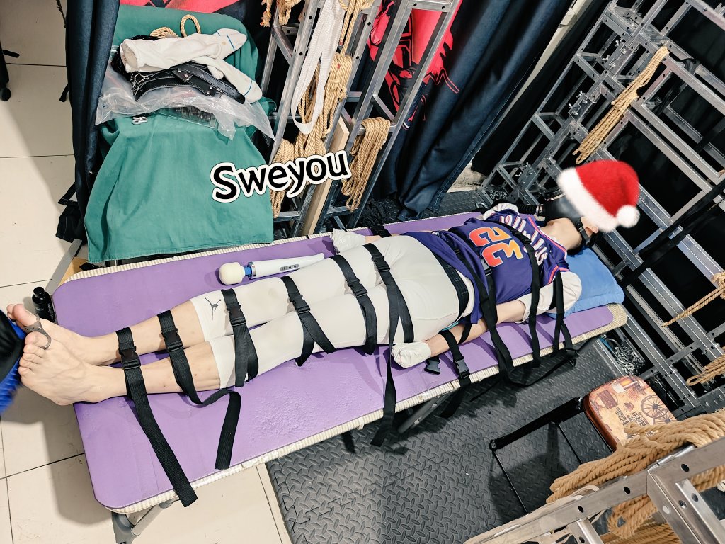 今年八月和体育生玩的时候聊过，到年底圣诞的时候把他像去年弟弟一样方式发一下。祝他快乐咯